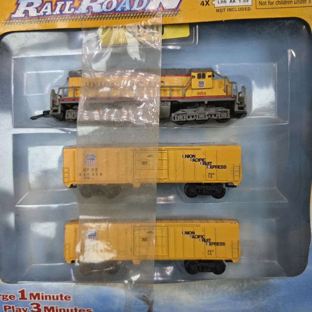 Vintage Rare UNION PACIFIC - Rail Road N NewRay : SD-40 Locomotive + Tracks NEW